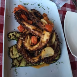 Capuleto - Pulpo al ajo confitado