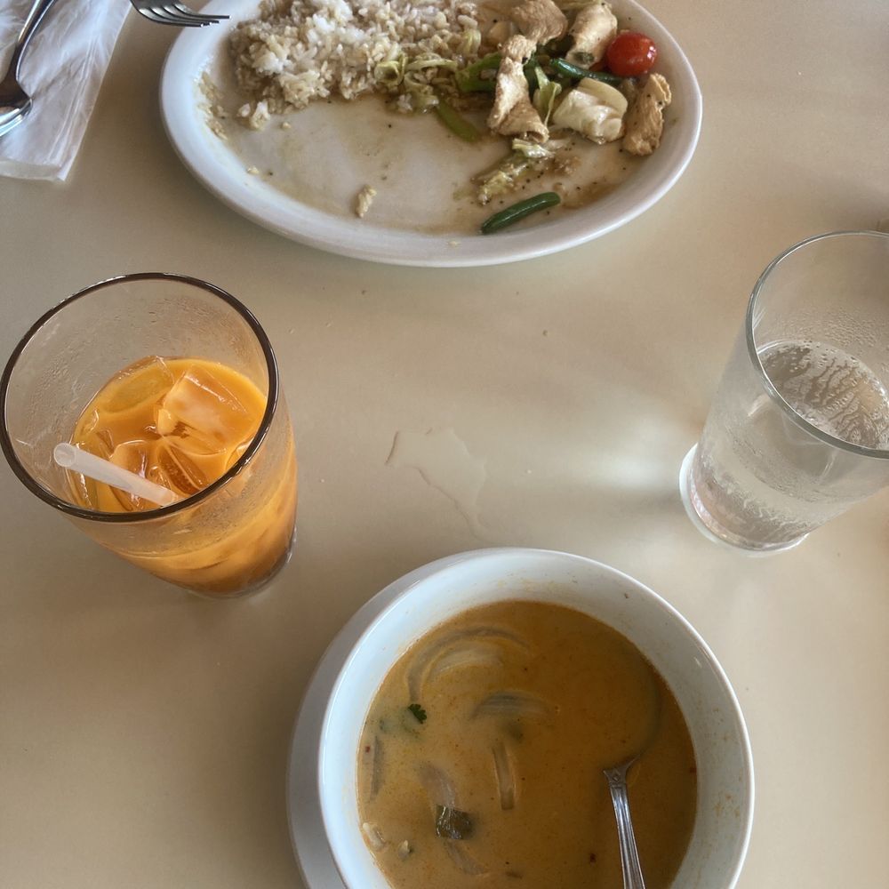Kiri Thai - Chicken with Vegetables and Tom kha soup - Thai Near Me - Kailua Kona, Hawaii Kiri Thai - Chicken with Vegetables and Tom kha soup - Thai Near Me - Kailua Kona, Hawaii