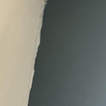 El Viejon Agridulce Painting - Poorly cut lines in every room. - Painters Near Me El Viejon Agridulce Painting - Poorly cut lines in every room. - Painters Near Me