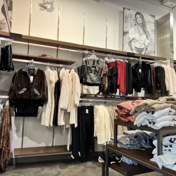 Guess - Women's - Sports Wear Near Me - Castle Rock, Colorado Guess - Women's - Sports Wear Near Me - Castle Rock, Colorado