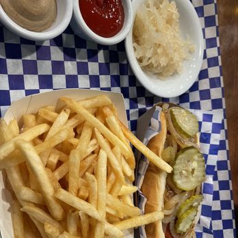 Das Bierhauz - Mountain View - Beef Bratwurst - Beer Gardens Near Me - Mountain View, California
