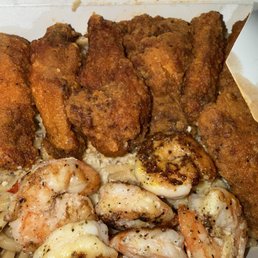 Garlic Noodles w/ Fried Chicken Wings Garlic Noodles w/ Fried Chicken Wings