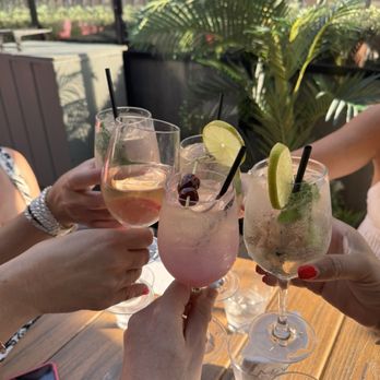 Magic Hour Rooftop Bar & Lounge - Lounges Near Me - New York, New York