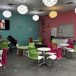 sweetFrog Premium Frozen Yogurt - Seating area
