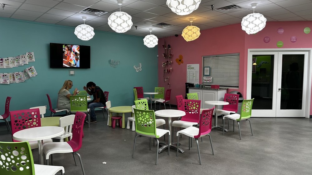 sweetFrog Premium Frozen Yogurt Logo