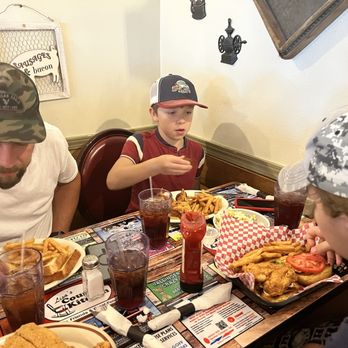 Lisa's Country Kitchen - Dinner at Lisa's - American Near Me - Jefferson City, Tennessee