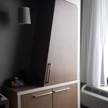 Courtyard by Marriott Toronto Northeast/Markham - closet - Hotels Near Me - Markham, Ontario Courtyard by Marriott Toronto Northeast/Markham - closet - Hotels Near Me - Markham, Ontario
