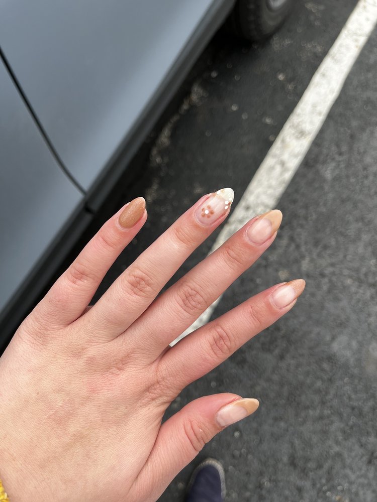 The Crystal Nail Lounge Logo