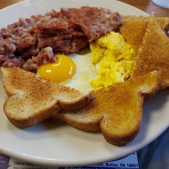 Deer Creek Diner - Corned Beef Hash Combo - New American Near Me - Russellton, Pennsylvania