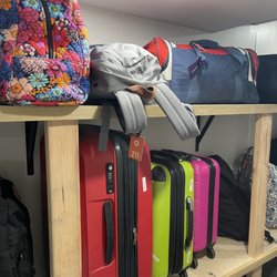 Waikiki Baggage Storage - Lots of space for bags