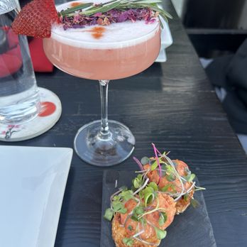 Sake House Malibu - Happy Sumo drink & Crispy Rice w/ Spicy Tuna - Japanese Near Me - Malibu, California