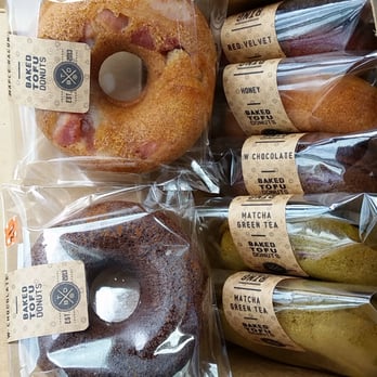 Ring Donuts - Double chocolate, maple bacon, matcha green tea, honey, red velvet - Donuts Near Me - Los Angeles, California Ring Donuts - Double chocolate, maple bacon, matcha green tea, honey, red velvet - Donuts Near Me - Los Angeles, California