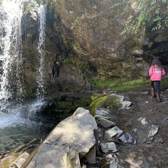 Grotto Falls - Hiking Near Me - Gatlinburg, Tennessee