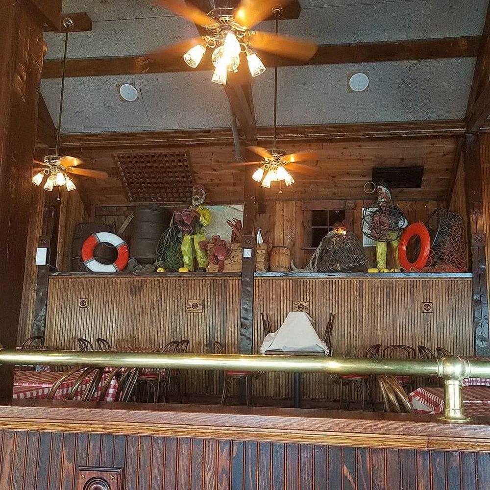 The Crab Pot Bellevue - Fun interior decor - Seafood Near Me - Bellevue, Washington The Crab Pot Bellevue - Fun interior decor - Seafood Near Me - Bellevue, Washington