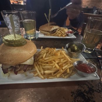Steelhead Bar & Grille - Burger - New American Near Me - Spokane, Washington