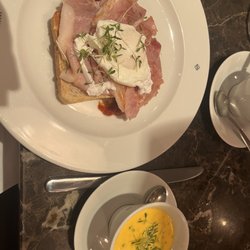 The Guest House - Brasserie & Bakery - Eggs Benedict with sauce on the side
