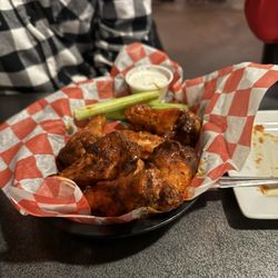 Ada Garage Bar & Grill - Golden Wings (Buffalo)