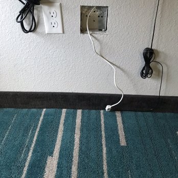 La Quinta Inn & Suites by Wyndham Clovis CA - Exposed outlet - Hotels Near Me - Clovis, California