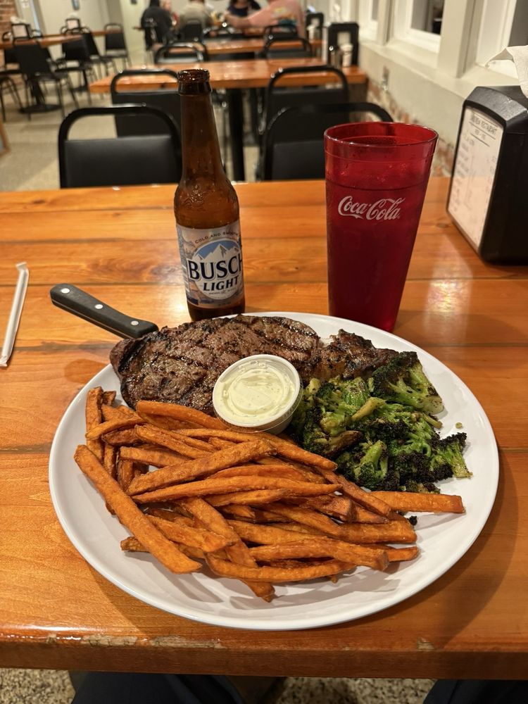 The Lakeview Restaurant Logo