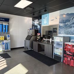 Free ice, free drinks.