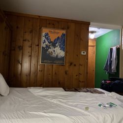 Dude Rancher Lodge - Wood paneling, fabric wall covering and king-size bed