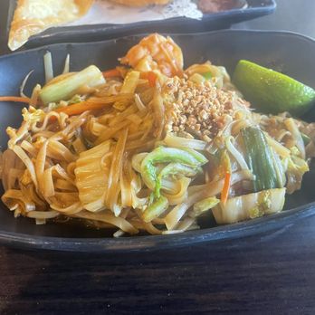 Minami Sushi - Shrimp Pad Thai Noodles - Asian Fusion Near Me - Southbury, Connecticut Minami Sushi - Shrimp Pad Thai Noodles - Asian Fusion Near Me - Southbury, Connecticut