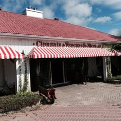 Cidrerie & Vergers St-Nicolas - Boutique exterior July 2015