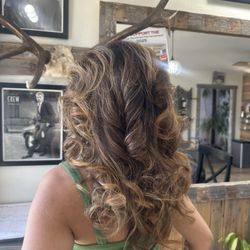 406 Styles Hairshop & Salon - Beautiful blowout for a wedding