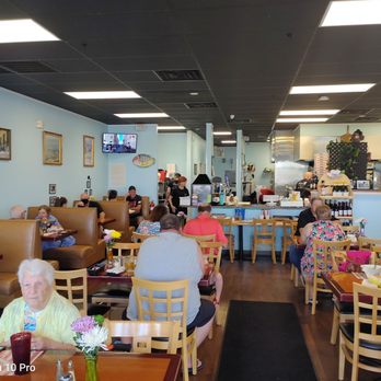 Luigi's Italian Restaurant - Dining room - Pizza Near Me - Eustis, Florida