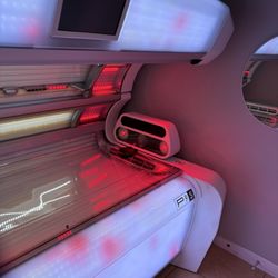 L A Tan - Level 6 Tanning Bed