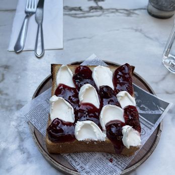 Davelle - Berry and Cream Cheese Toast - Japanese Near Me - New York, New York
