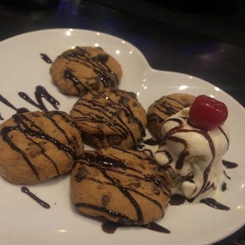 Morrison - Cookies and Ice Cream heart shape plate super cute for date ;) - Gastropubs Near Me - Los Angeles, California Morrison - Cookies and Ice Cream heart shape plate super cute for date ;) - Gastropubs Near Me - Los Angeles, California