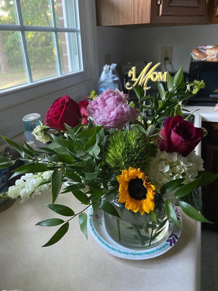 DALE’S FLORIST Updated September 2024 19 Photos & 14 Reviews 2710