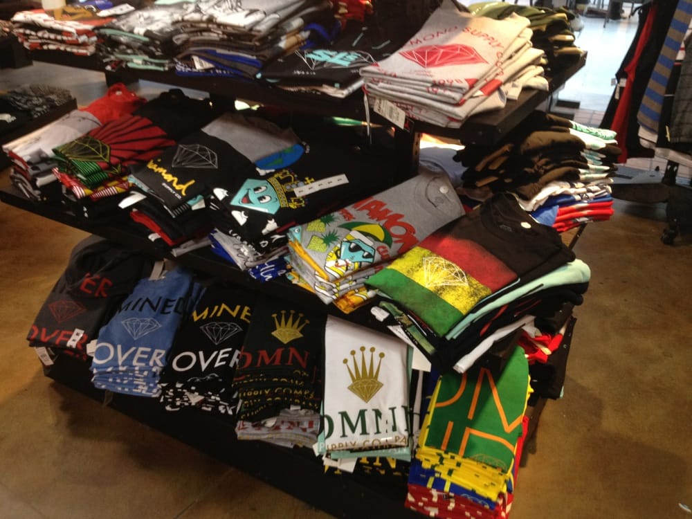 ZUMIEZ Updated October 2024 19 Reviews 180 W Hillcrest Dr