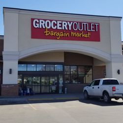 Grocery Outlet - Front entrance.