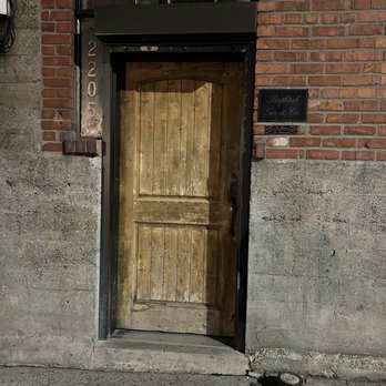 Bathtub Gin - entrance -- in an alley, denoted only by the tiny sign, knock to see if they'll let you in - Cocktail Bars Near Me - Seattle, Washington Bathtub Gin - entrance -- in an alley, denoted only by the tiny sign, knock to see if they'll let you in - Cocktail Bars Near Me - Seattle, Washington