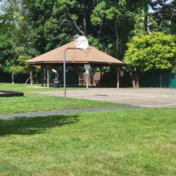DeFrees Park - Basketball court and pavilion
