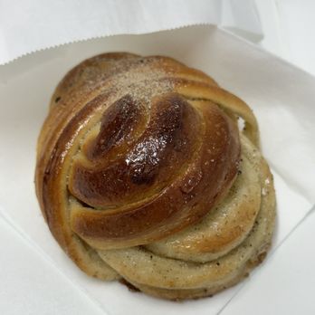 La Cabra - Cardamom bun - Coffee & Tea Near Me - New York, New York La Cabra - Cardamom bun - Coffee & Tea Near Me - New York, New York