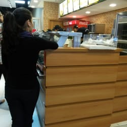 Subway - Sempre tem fila na hora do almoço, mas o atendimento é rápido e excelente.