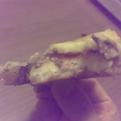 Australia's Pizza House - Thin crust? I dont think so