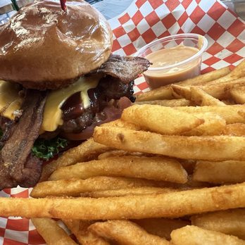 Bros Burger - Bbq burger - Burgers Near Me - Puyallup, Washington