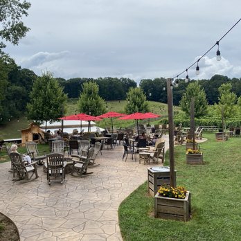Cavender Creek Vineyards - Lawn seating - Wineries Near Me - Dahlonega, Georgia Cavender Creek Vineyards - Lawn seating - Wineries Near Me - Dahlonega, Georgia