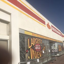 J & E Restaurant Supply - Entrance