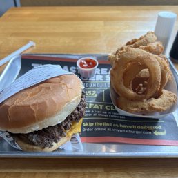 King xl Fatburger. Onion rings.