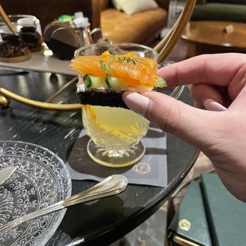 Bar Pendry - Welcome home boozy tea served hot and smoked salmon - Lounges Near Me - Chicago, Illinois