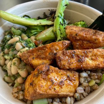Dig Inn - Crispy Maple Glazed Tofu Side, Lemon & Herb Farro Side, Charred Broccoli with Lemon Side, Marinated Cannellini Beans Side - New American Near Me - Washington, DC, District of Columbia