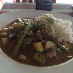 El Murmullo - Delicious green (spicy) beef curry
