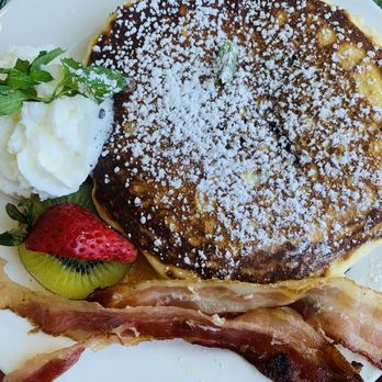 The Elmhurst Inn - Blueberry pancakes - Bed & Breakfast Near Me - Bar Harbor, Maine The Elmhurst Inn - Blueberry pancakes - Bed & Breakfast Near Me - Bar Harbor, Maine
