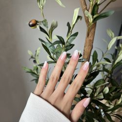 IVY Nails - Ombré gel manicure
