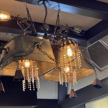 Stockyard Burgers & Bones - Western Theme Chandelier - American Near Me - Atlanta, Georgia Stockyard Burgers & Bones - Western Theme Chandelier - American Near Me - Atlanta, Georgia